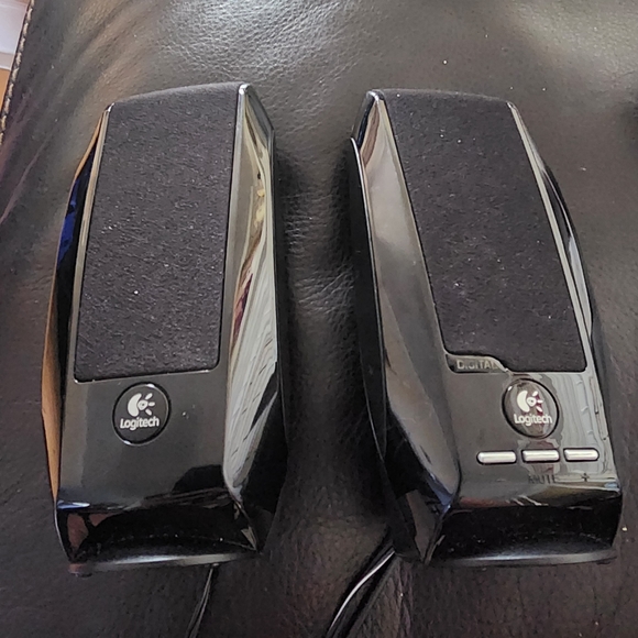 Logi computer speakers - Picture 2 of 2